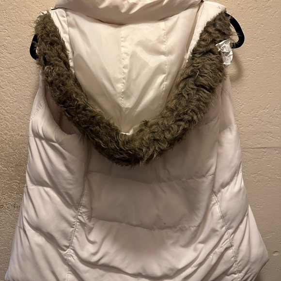 Banana republic vest. Size Large. - Picture 2 of 2